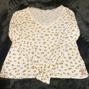 White w/ Flowers Long Sleeve 𓆩❤︎𓆪